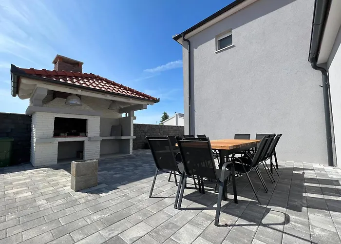 Casa vacanze Family Friendly House With A Swimming Pool Zadar - 22140