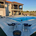 Holiday home Family Friendly House With A Swimming Pool Zadar - 22140 Murvica (Policnik)